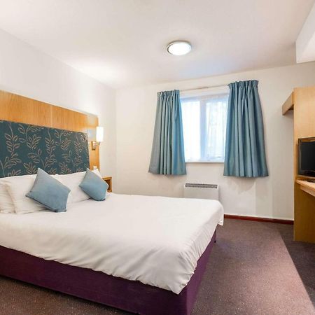 Comfort Inn Manchester North Middleton  Exterior photo