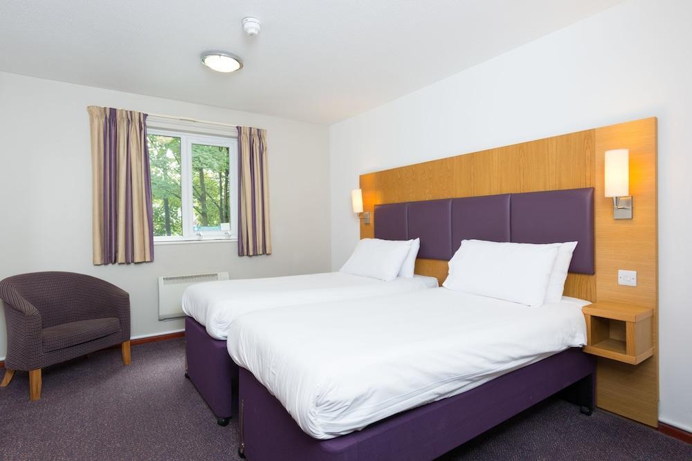 Comfort Inn Manchester North Middleton  Exterior photo
